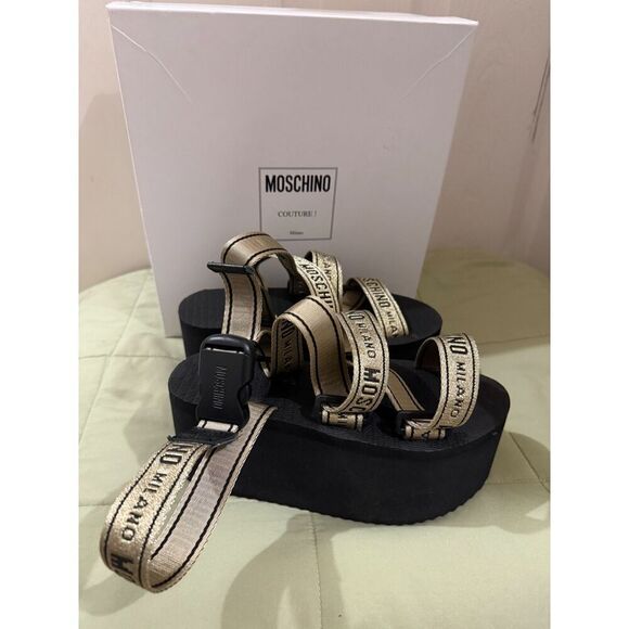 Moschino Logo Tape multi-strap sandals in black and gold - Picture 2 of 12